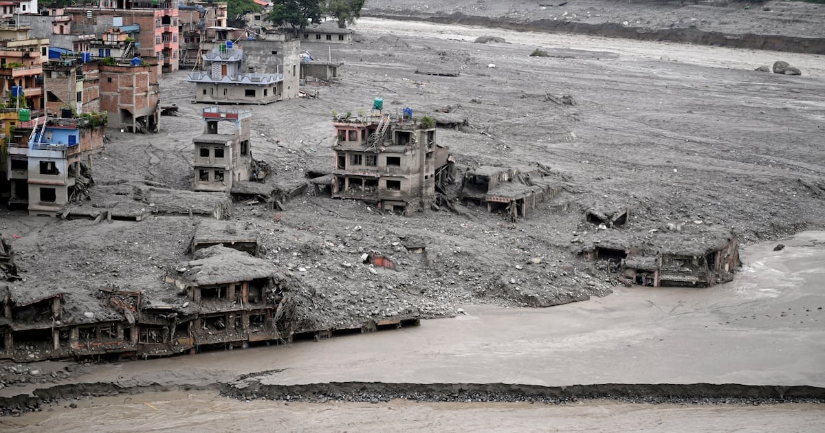 Nepal-Tibet Flood Disaster: Death Toll Surpasses 900 as Rescue Efforts Intensify